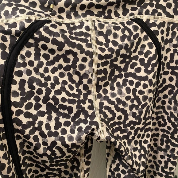 Lululemon pedal to the medal 7/8 tight - Picture 6 of 8